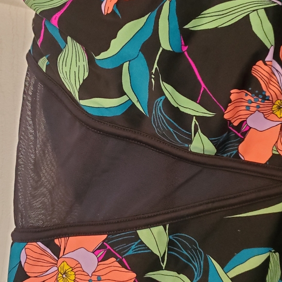 Plus Size Bathing Suite - Picture 4 of 5